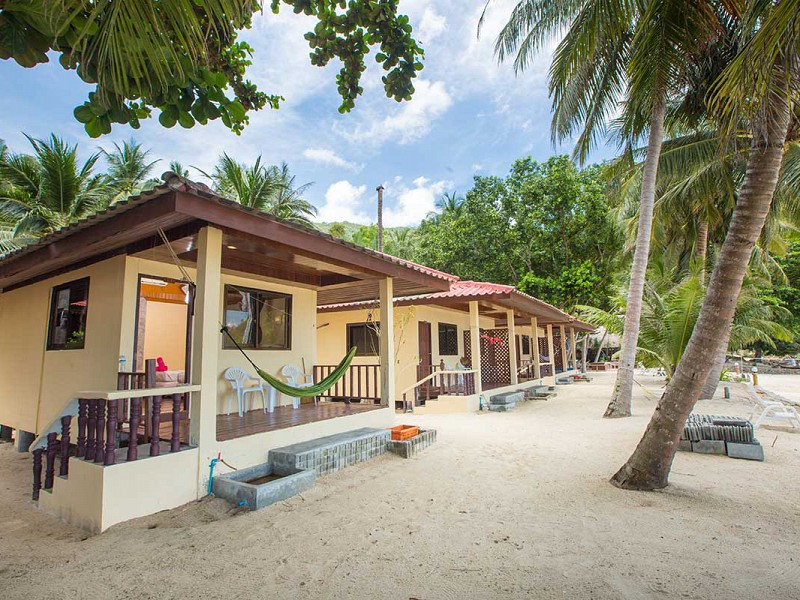 2 Double Beds Deluxe Beachfront